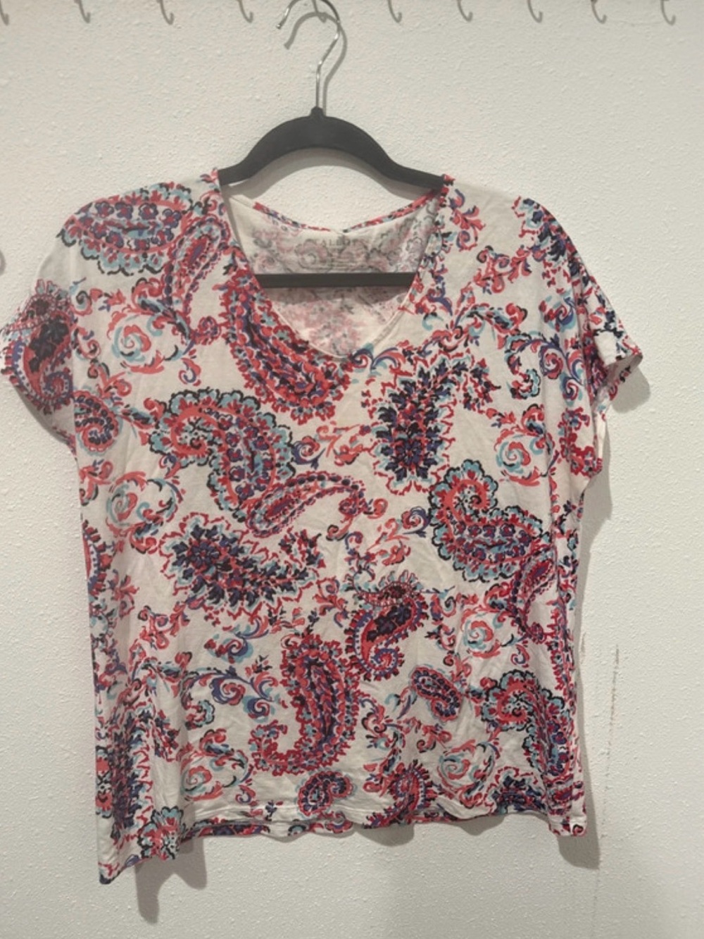 Talbots Short Sleeve Paisley V-Neck Top in White, Red and Blue